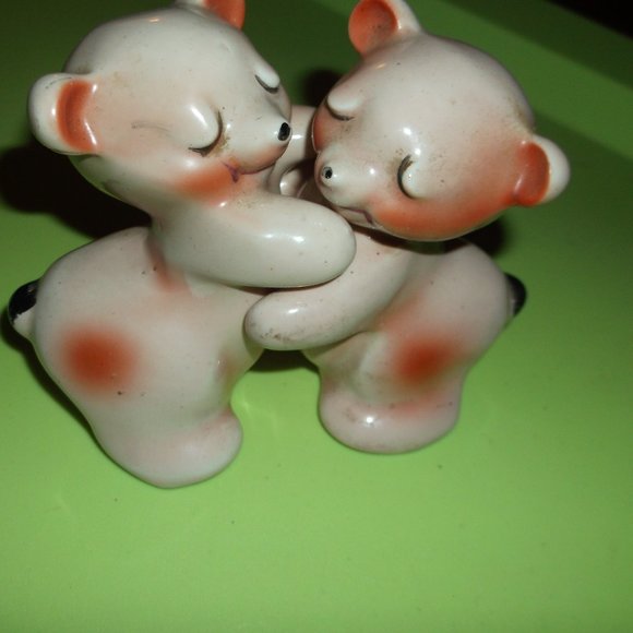 vintage huggy bear salt an pepper shakers